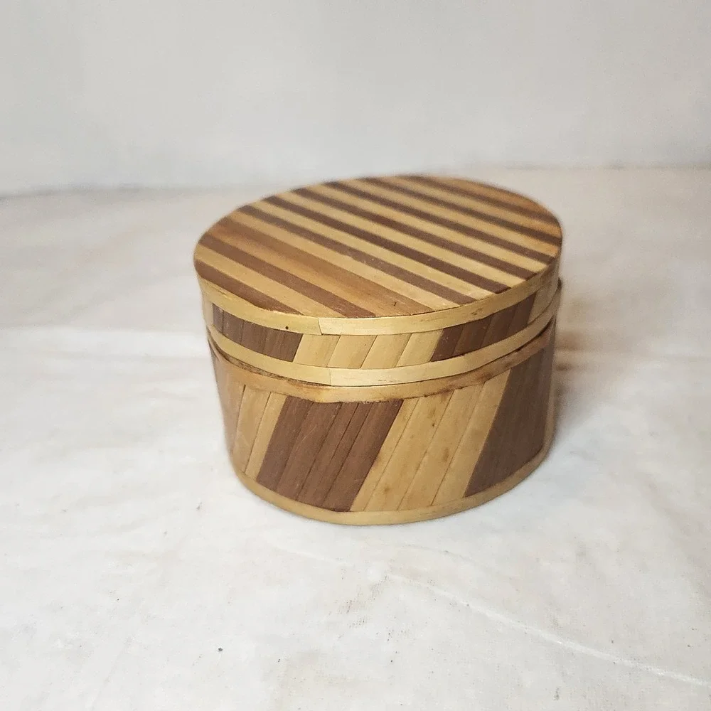 The Unbranded Brand set small